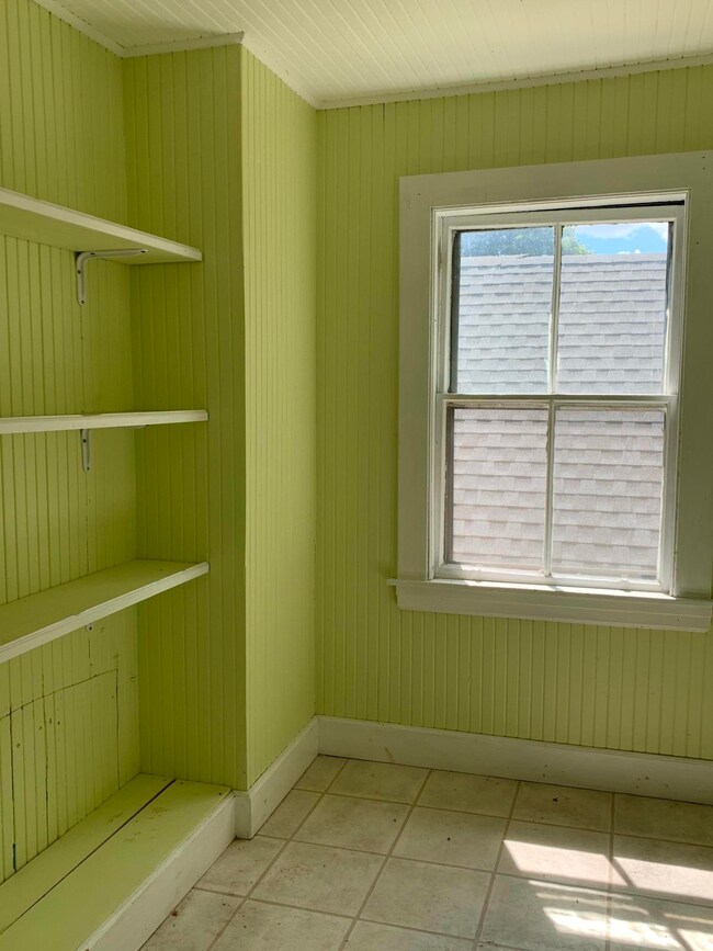 Pantry Apt 2