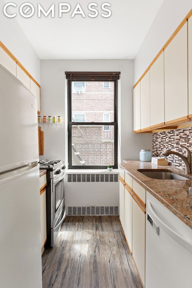 67-35 Yellowstone Blvd unit 3C, Forest Hills, NY 11375 - photo 6