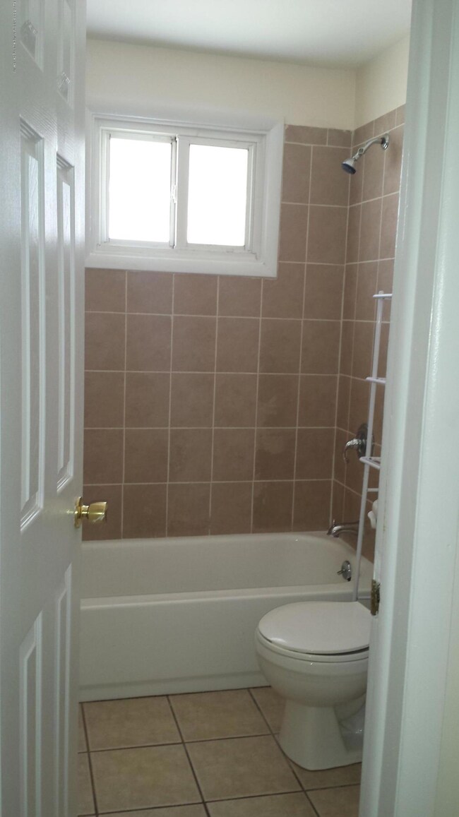 6 Macormac Place main bath