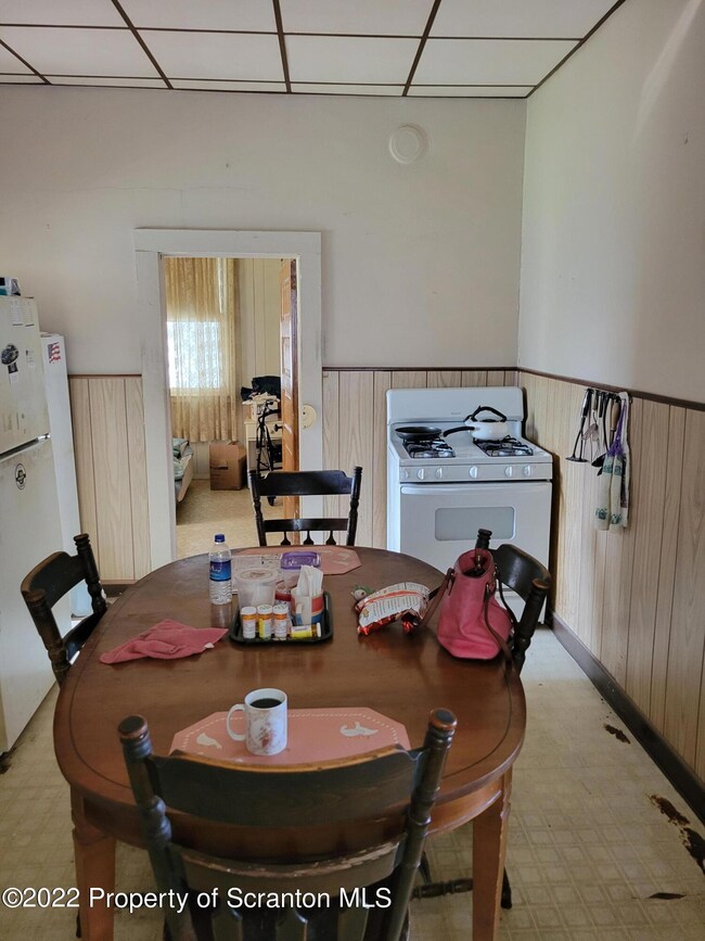 408 Mortimer St, Dunmore, PA 18512 - photo 4