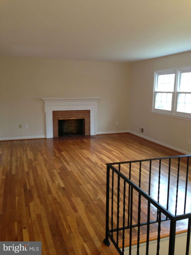 4418 Pickett Rd, Fairfax, VA 22032 - photo 4