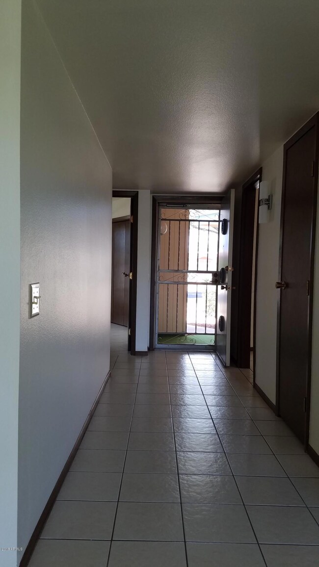 10887 W Emerald Dr, Sun City, AZ 85351 - photo 3