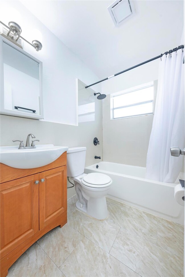 210 NE 40th St unit 212, Oakland Park, FL 33334 - photo 4