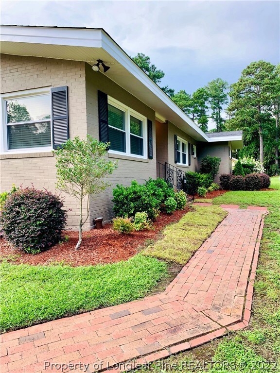 2314 Mirror Lake Dr, Fayetteville, NC 28303 - photo 3