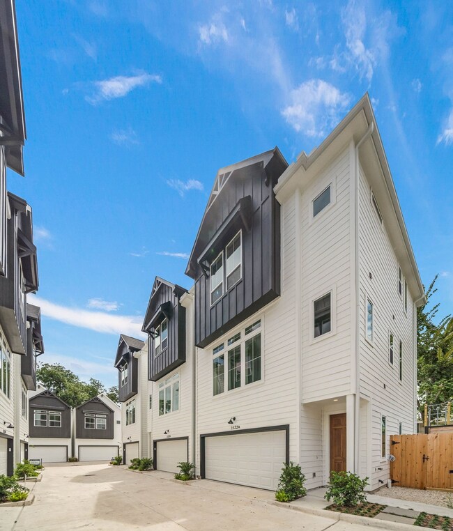 1522 Ojeman Rd unit C, Houston, TX 77055 - photo 2