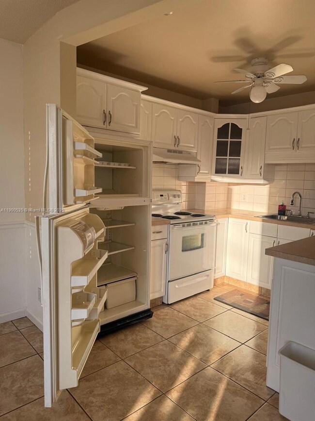 22 SE 3rd Terrace unit 18, Dania, FL 33004 - photo 5