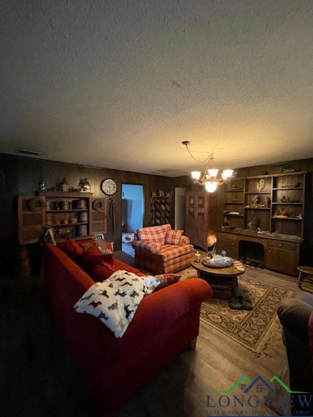 Living area with an inviting chandelier, a texture