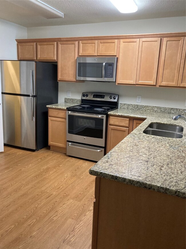 1319 Betsy Ross St, Alvin, TX 77511 - photo 7