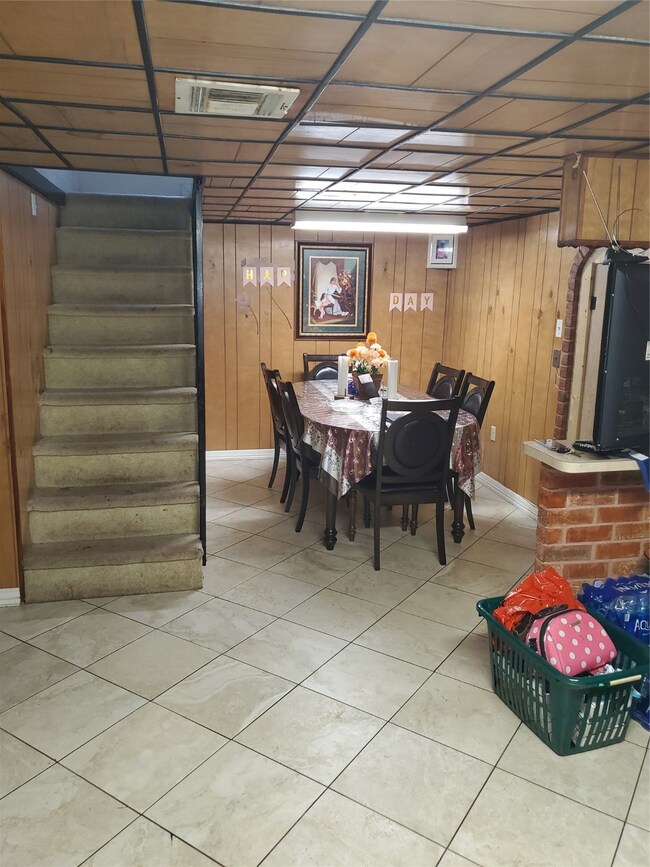 6915 Appleton St, Houston, TX 77022 - photo 6