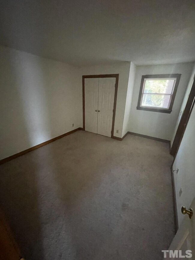 3506 Ivy Commons Dr unit 302, Raleigh, NC 27606 - photo 4