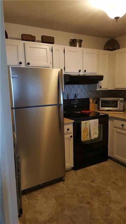 Nice sized kitchen, recently updated