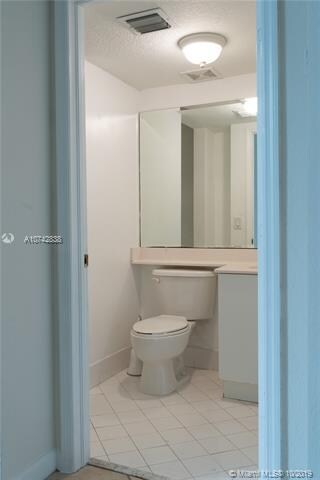 7021 NW 114th Ct, Doral, FL 33178 - photo 5