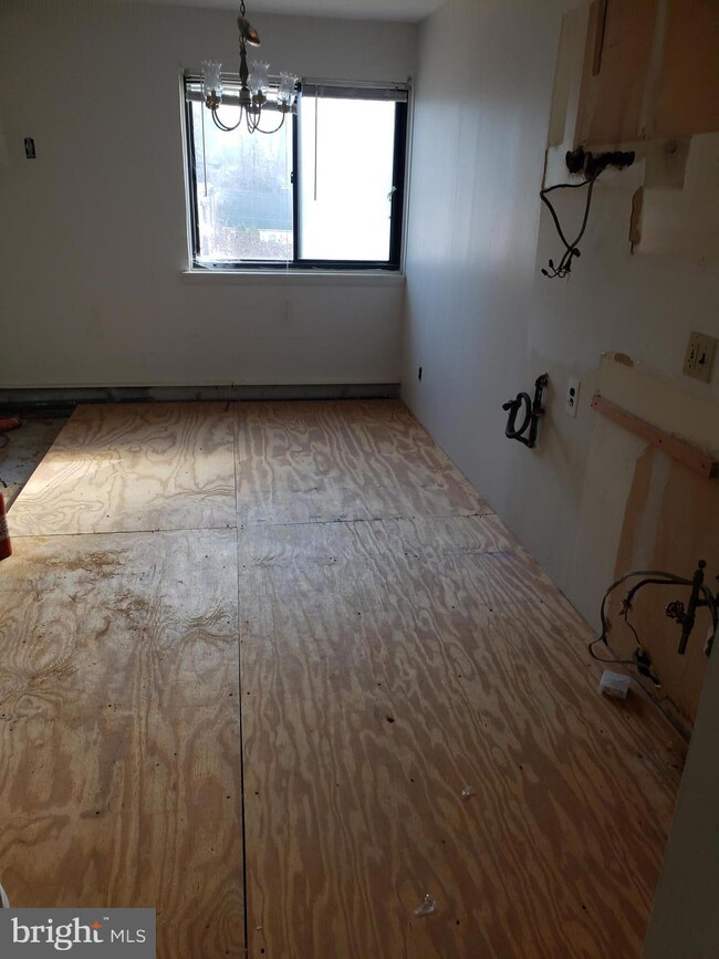 201 1/2 Philadelphia Pike unit 325, Wilmington, DE 19809 - photo 2