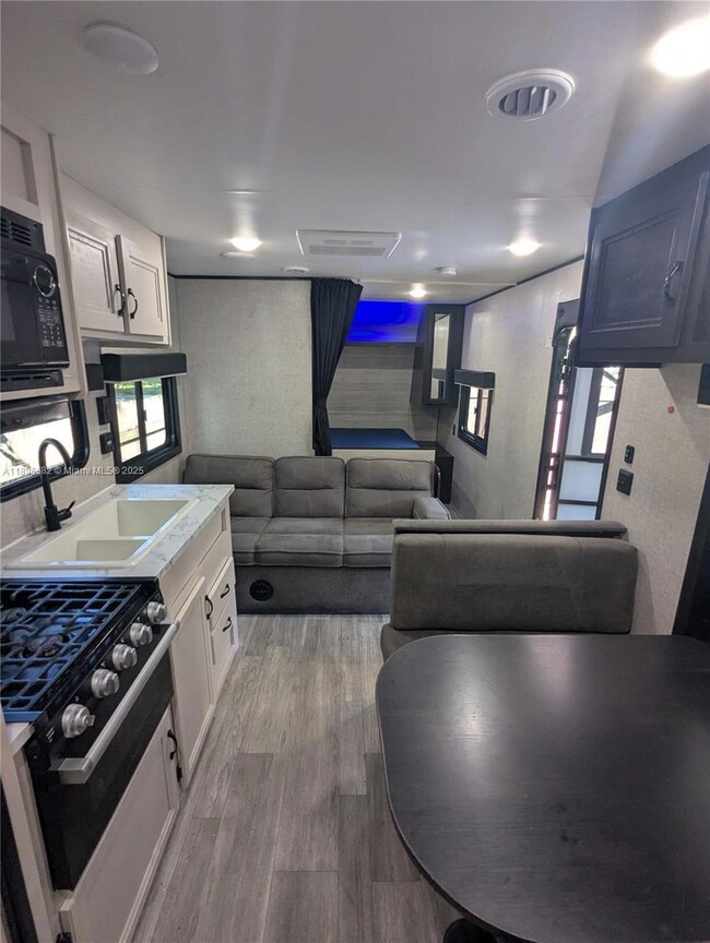 unlisted-address, Miami, FL 33179 - photo 3