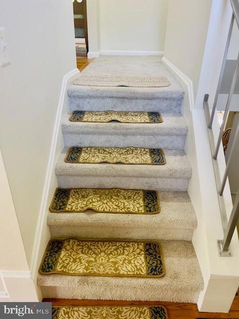 10907 Maple St, Fairfax, VA 22030 - photo 7