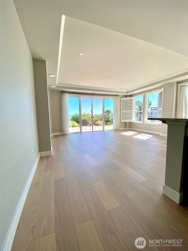 High quality materials and engineered Brazilian Oak   hardwood floors throughout. Included is a LARGE temperature-controlled storage room located directly across the hall with such easy access, it is like having that 2nd bedroom for storage. 9'x9' with a 10' ceiling.