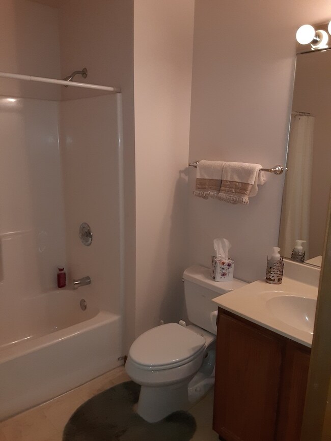 2810 W Cornelia Ave, Waukegan, IL 60085 - photo 5