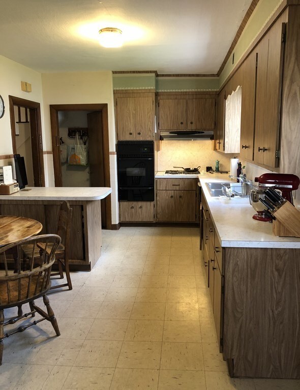 33 Clinton St unit 35, Newton, MA 02458 - photo 3