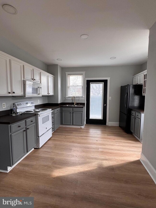 123 Billingsport Rd, Paulsboro, NJ 08066 - photo 5