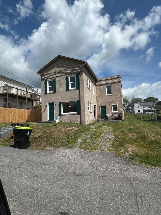 238 3rd St NW, Pulaski, VA 24301 - photo 2