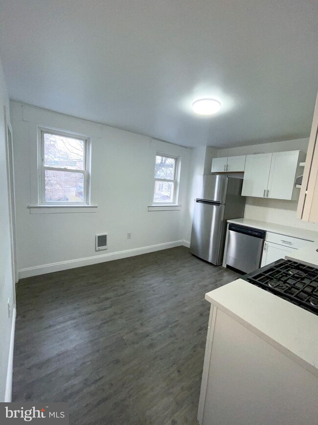 325 N Burlington St unit 2, Gloucester City, NJ 08030 - photo 4