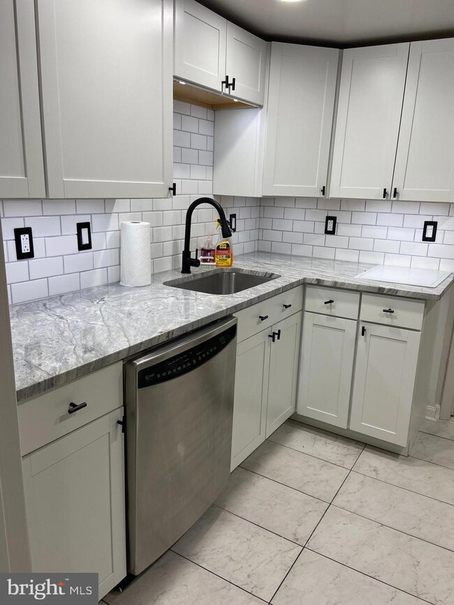 11112 Forest Edge Dr, Reston, VA 20190 - photo 6