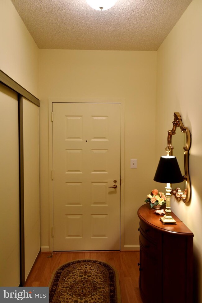 19355 Cypress Ridge Terrace unit 622, Leesburg, VA 20176 - photo 3