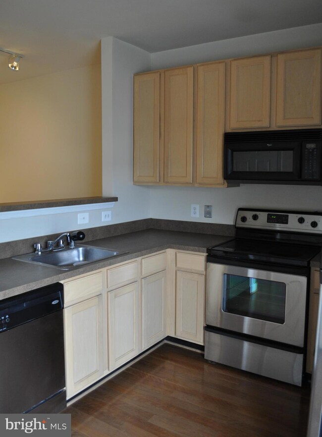 42534 Mayflower Terrace, Ashburn, VA 20148 - photo 7