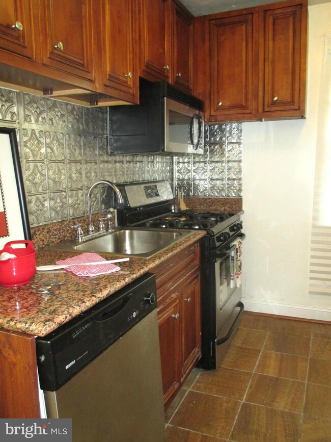 210 56th St NE, Washington, DC 20019 - photo 5