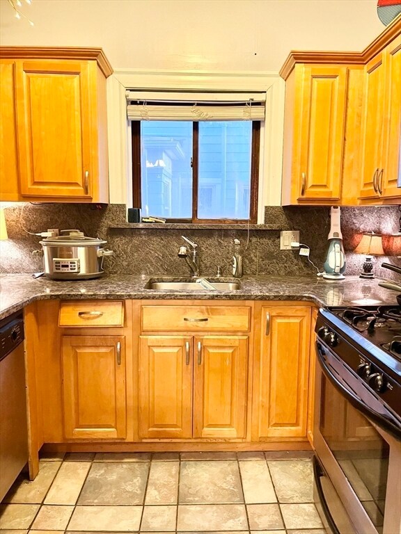 74 Newhall St unit 3, Lynn, MA 01902 - photo 5