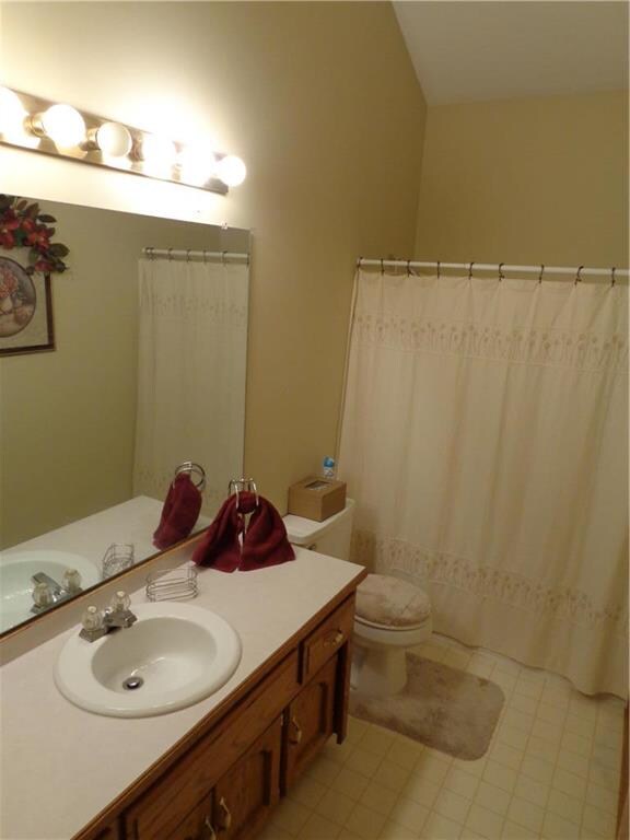 106 E Calico Dr, Raymore, MO 64083 - photo 6