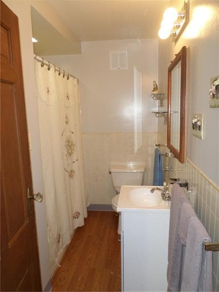 Main Floor Full Bath