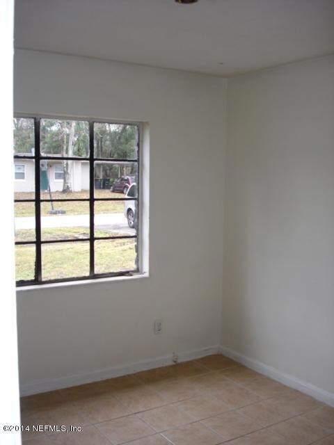 2839 Parr Ct E, Jacksonville, FL 32216 - photo 7