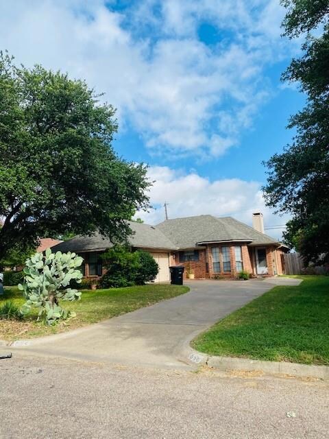 508 Odell St, Cleburne, TX 76033 - photo 2
