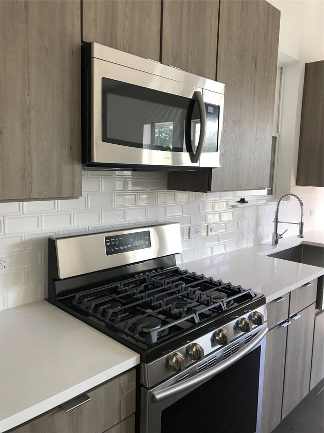 580 Janisch Rd, Houston, TX 77018 - photo 3