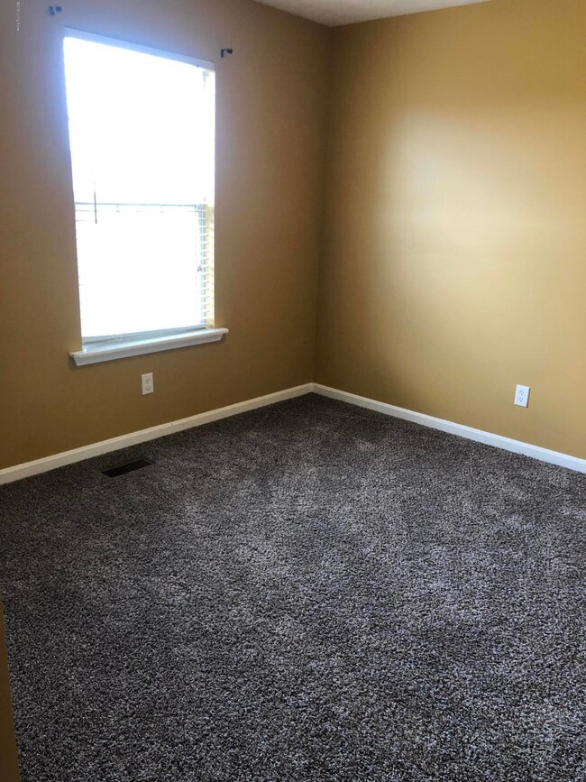 334 Berger Farm Dr, Mount Washington, KY 40047 - photo 5