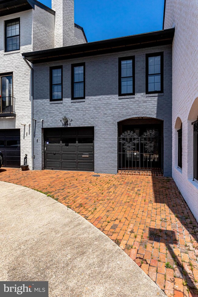 2045 N Abingdon St, Arlington, VA 22207 - photo 7