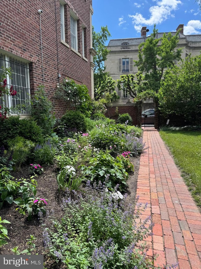 1661 Crescent Place NW unit 102, Washington, DC 20009 - photo 3