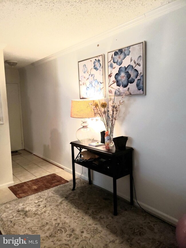 15614 Weathervane Terrace unit 614, Woodbridge, VA 22191 - photo 3