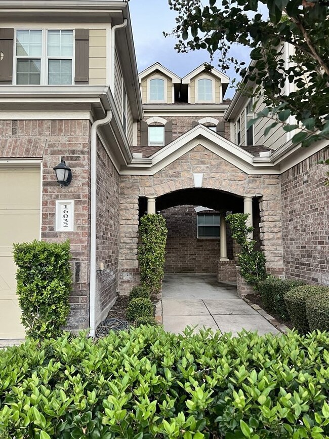 16032 Limestone Lake Dr, Tomball, TX 77377 - photo 2