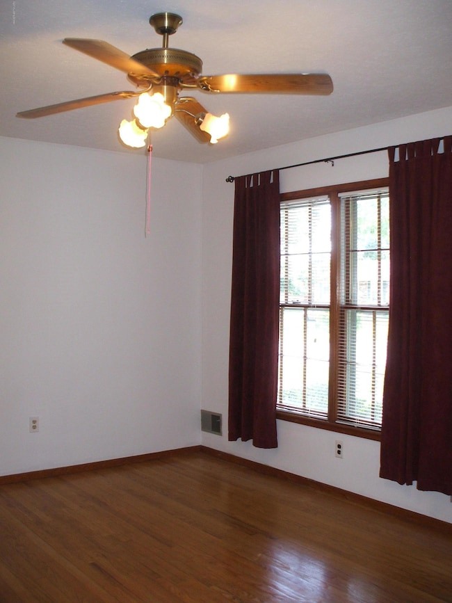 9311 Pagoda Dr, Louisville, KY 40229 - photo 5