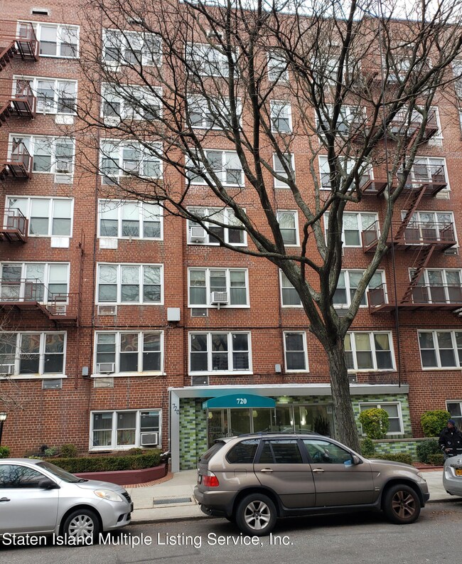 720 East 32nd St unit C4. Exterior