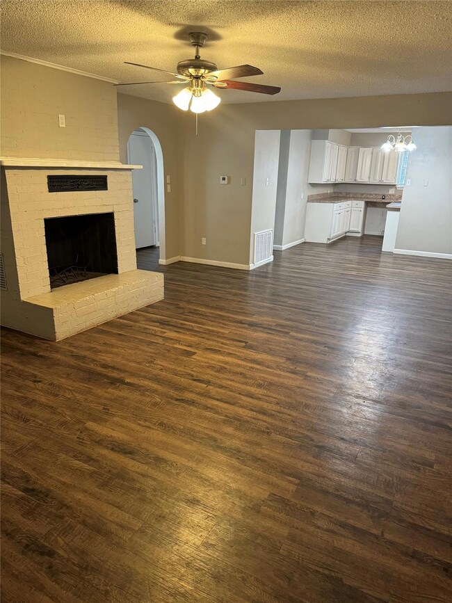 301 Ross Ave, Denison, TX 75020 - photo 2