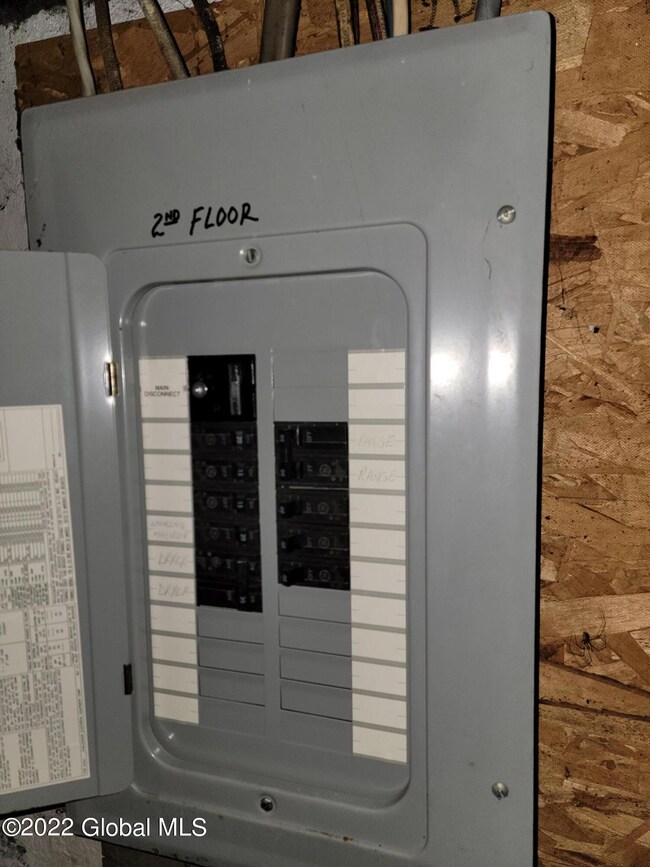 675 Myrtle Ave, Albany, NY 12208 - photo 5