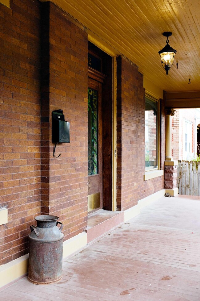 862 Bryden front porch