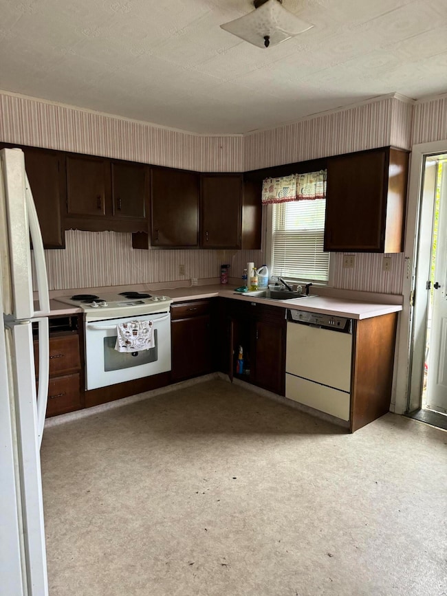 38 Nokomis Rd, Corinna, ME 04928 - photo 4