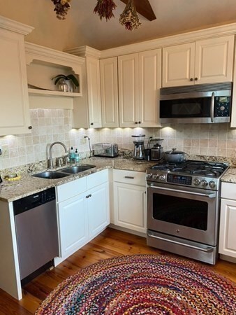 7 Allen St, Newburyport, MA 01950 - photo 3