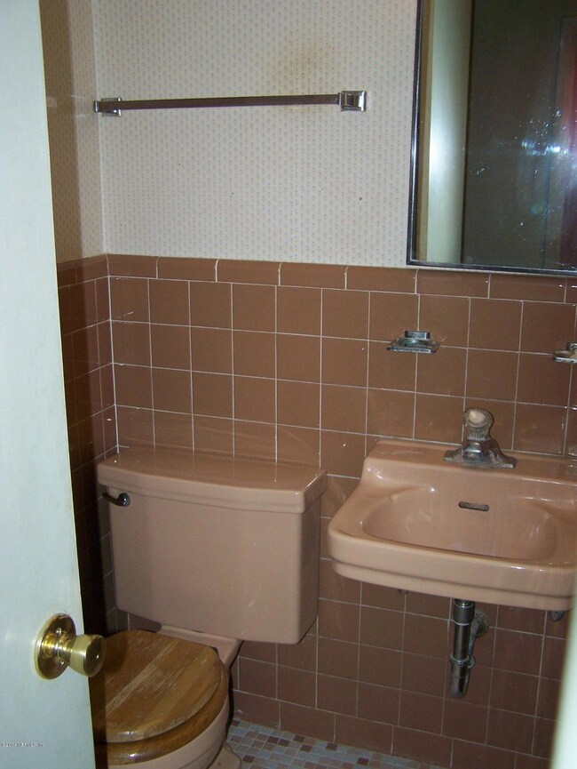 1350 Grove Park Blvd, Jacksonville, FL 32216 - photo 6