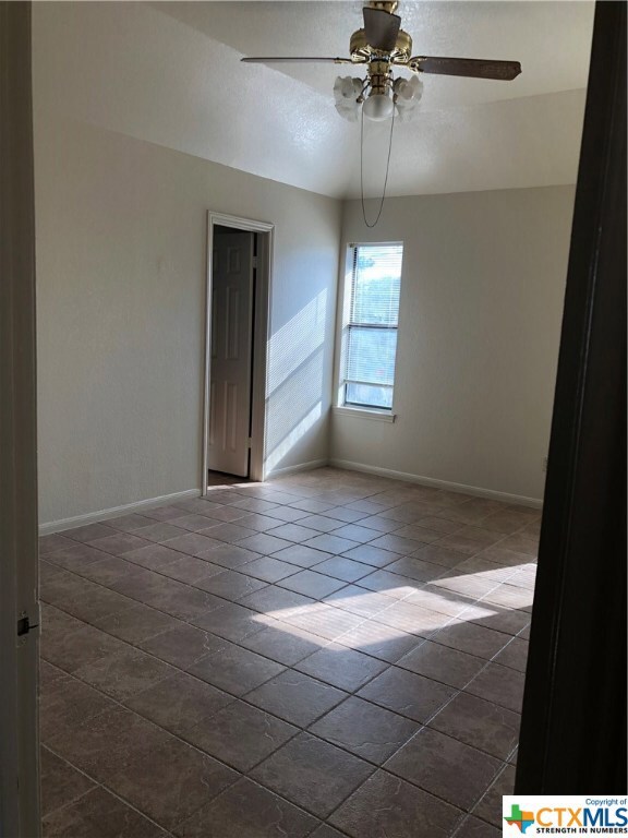 116 E Blancas Dr, Copperas Cove, TX 76522 - photo 5