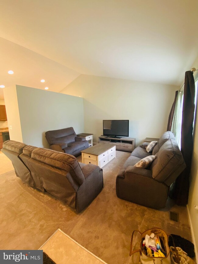 133 Greenway Dr, Colonial Beach, VA 22443 - photo 2